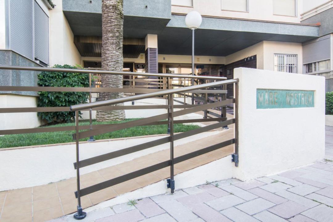 Bright Apartment Steps Away From The Beach Mareny Blau Exterior photo