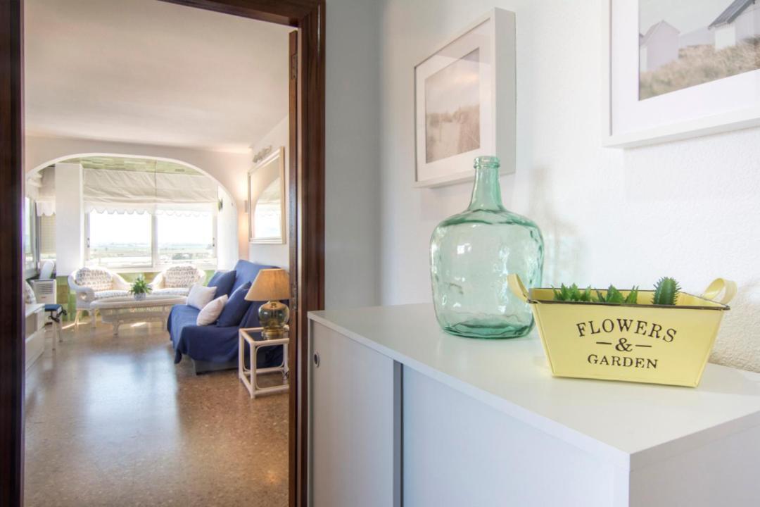 Bright Apartment Steps Away From The Beach Mareny Blau Exterior photo